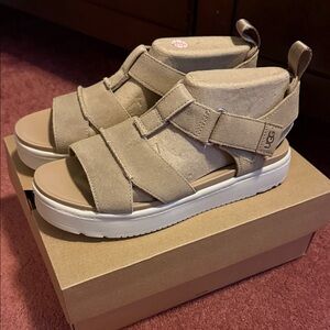 UGG Zayne Fisher Sand Strappy Sandals Size 8.5